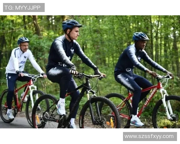 足球球星挑战环保出行 亲自骑自行车上班引发热议